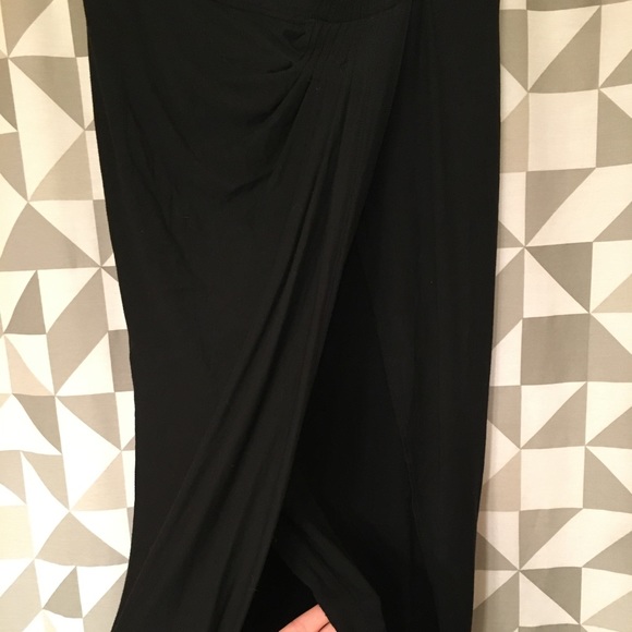 Black asymmetrical midi skirt - Picture 4 of 5