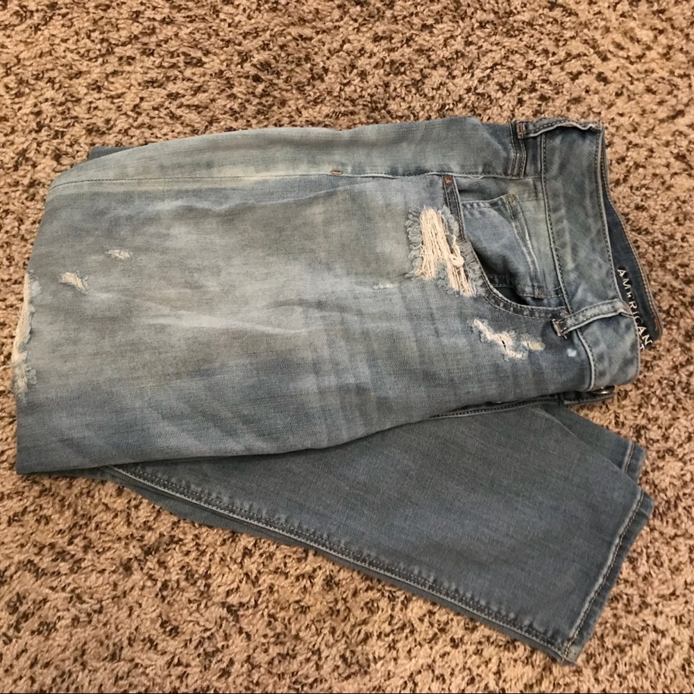 American Eagle Distressed Boyfriend Jean