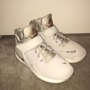 nike comfort footed sneakers