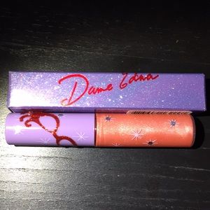 MAC Dame Edna Lip Glass in Splendid, New