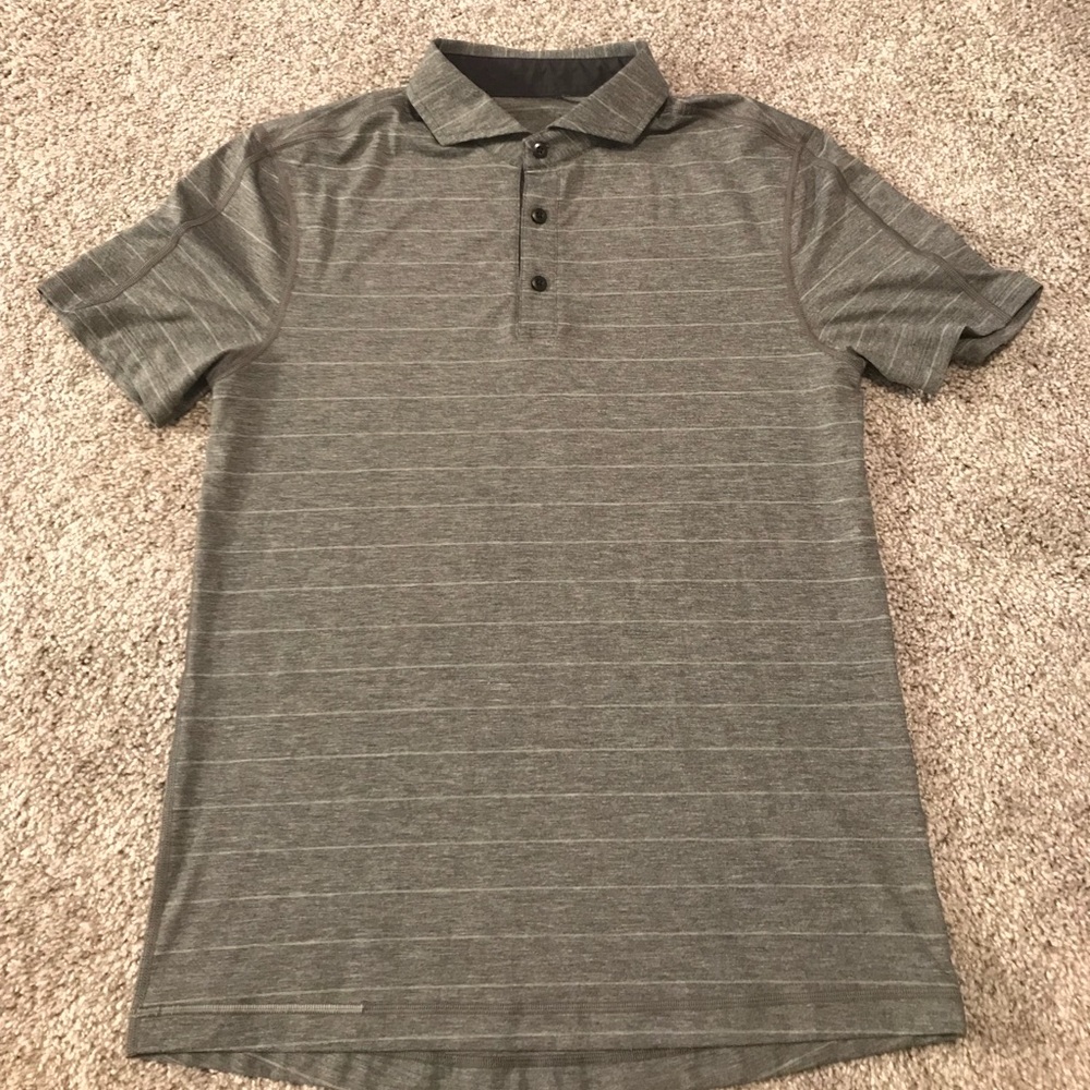 LULU LEMON GRAY ATHLETIC SHORT SLEEVE BUTTON UP