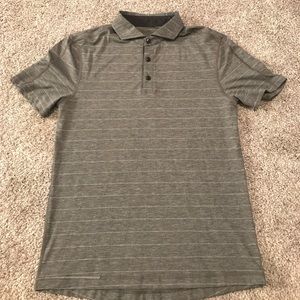 LULU LEMON GRAY ATHLETIC SHORT SLEEVE BUTTON UP