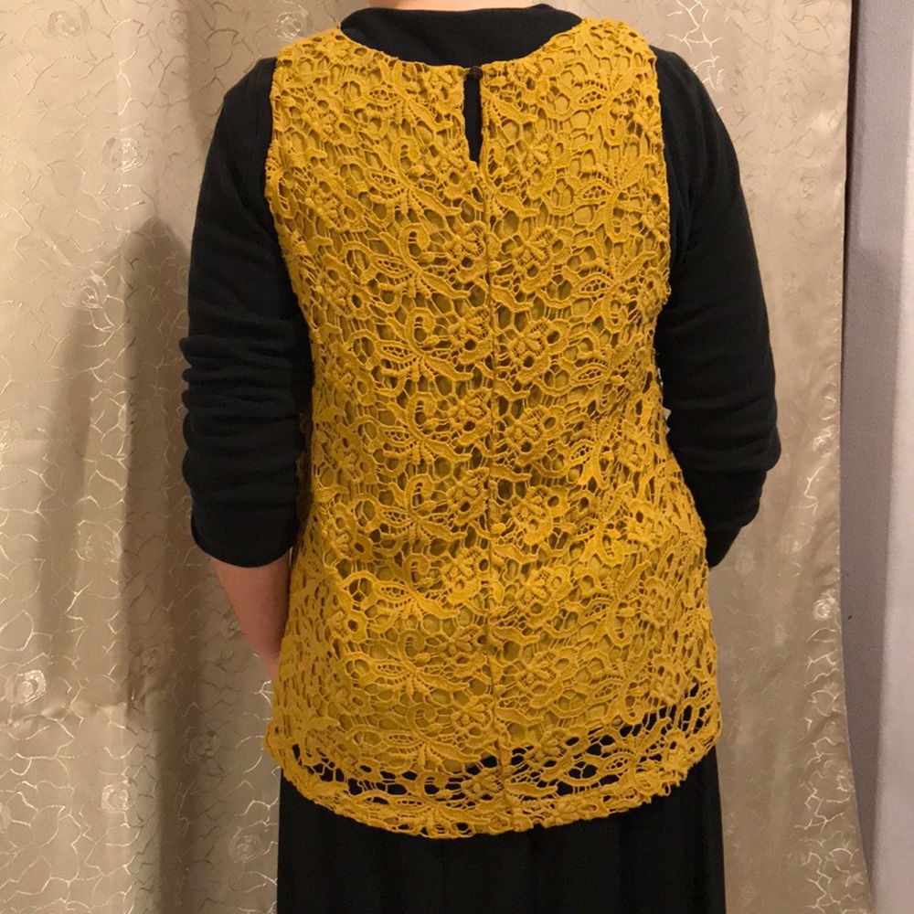 Gold/mustard yellow vest!