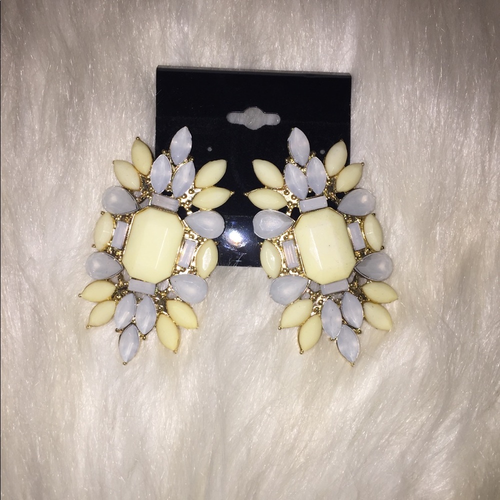 Banana Yellow & light grey earnings