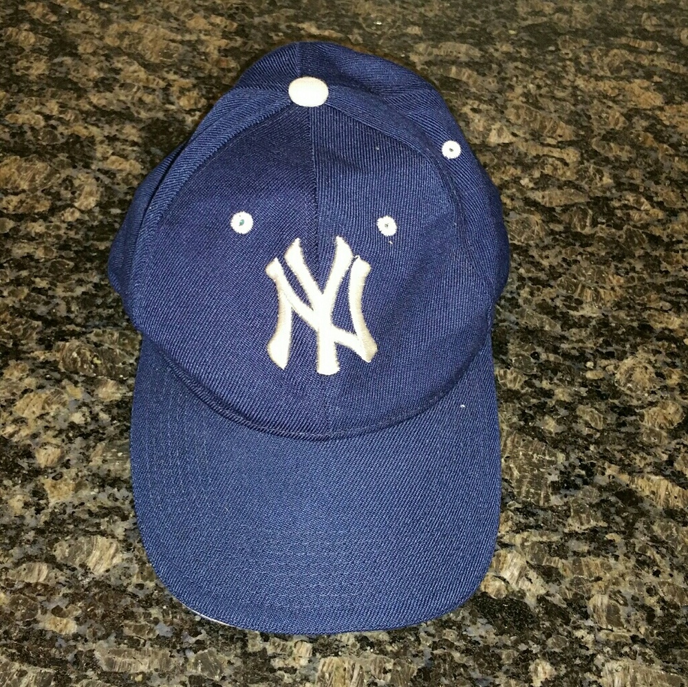 YANKEES HAT AND 3MORE!