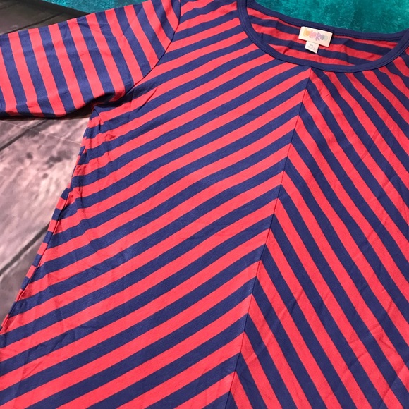 LuLaRoe Tops - LulaRoe Gigi