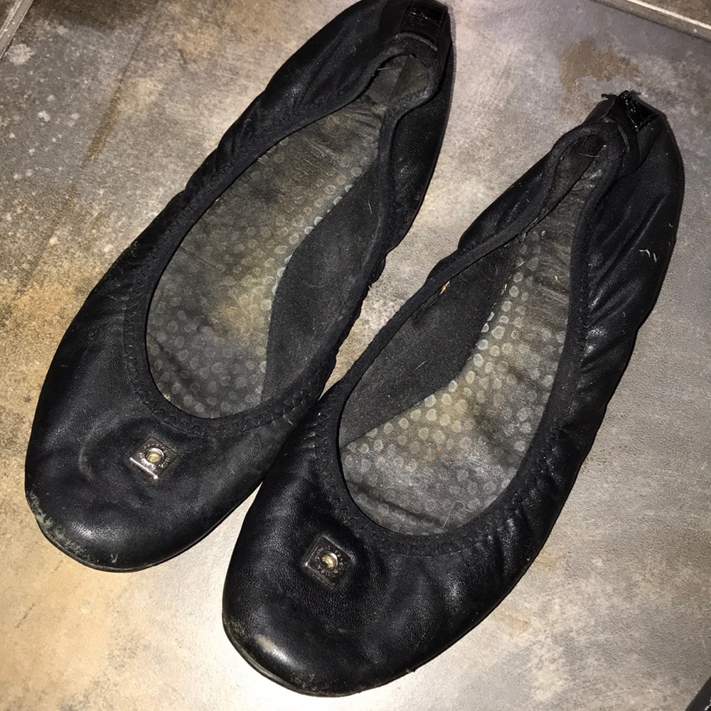 DP Black leather ballet flat
