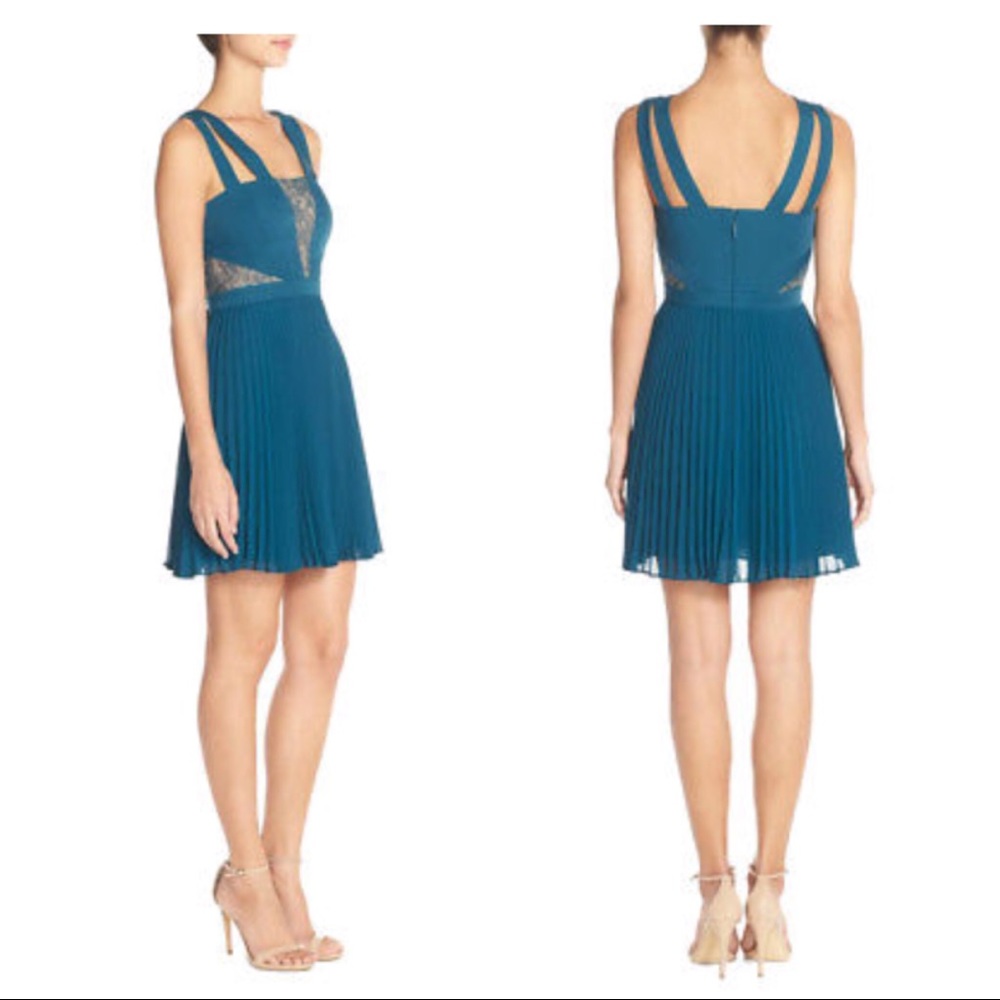 🎉2xHP🎉 Lace-Panel Bodice Accordion-Pleated Dress - Picture 2 of 5