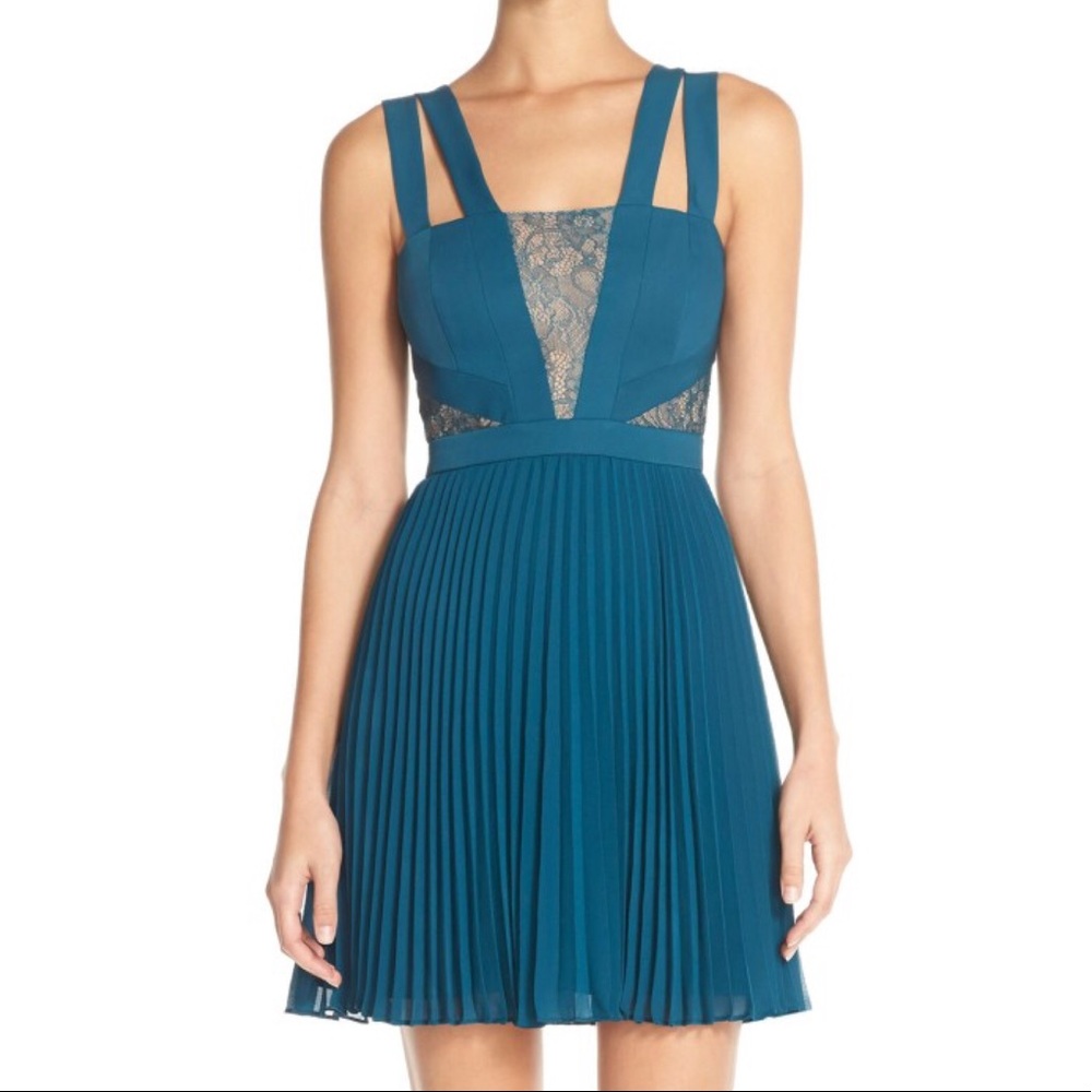 🎉2xHP🎉 Lace-Panel Bodice Accordion-Pleated Dress - Picture 4 of 5