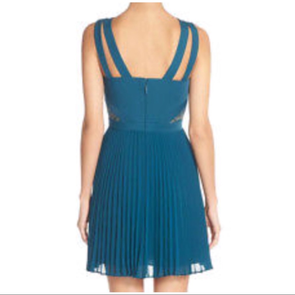 🎉2xHP🎉 Lace-Panel Bodice Accordion-Pleated Dress - Picture 5 of 5