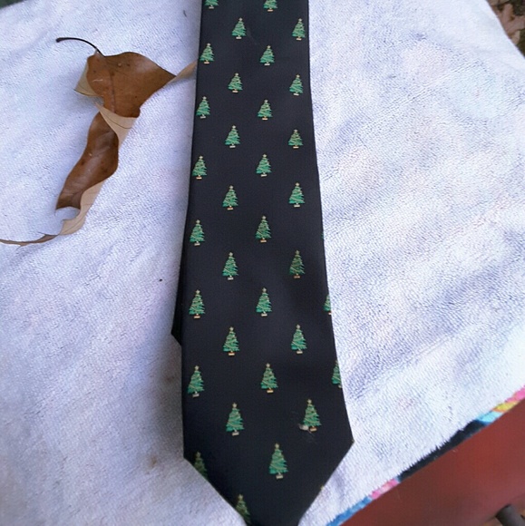 Men's CHRISTMAS TREE BLACK NECKTIE BRAND NEW - Picture 1 of 4