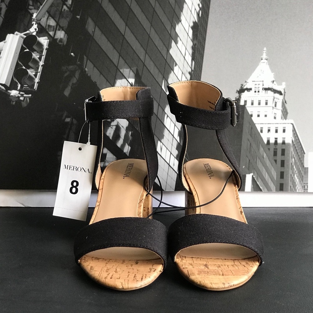 🙌🏾Brand New Chunky Heel Sandals