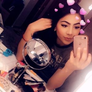 Meet your Posher, Lyzet