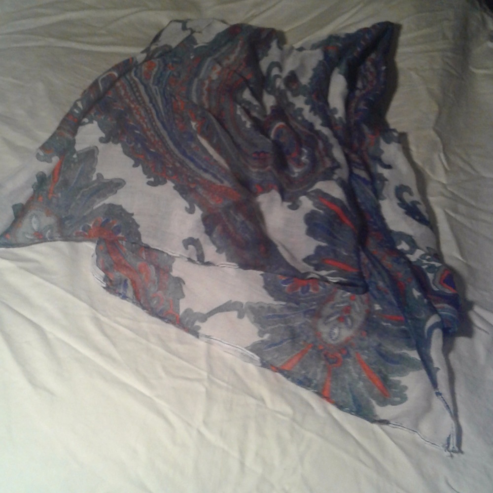 Beautiful paisley pattern scarf, very soft