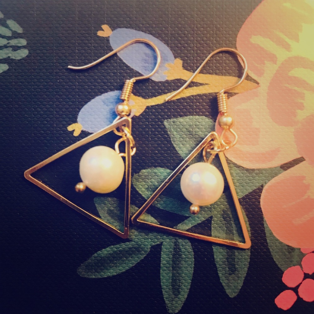Pearl vintage earring