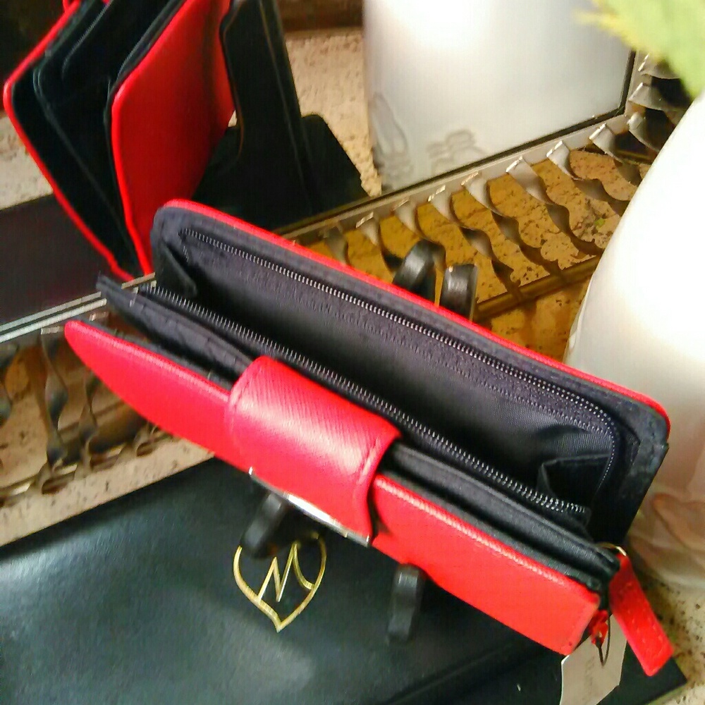 Kenneth Cole Wallet - Picture 3 of 3