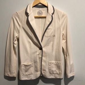 Brand new jacket w/tags and button!