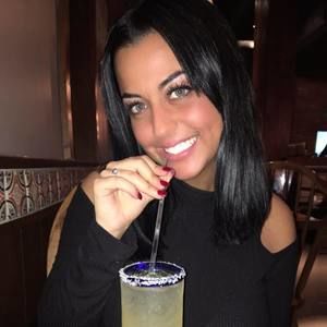 Meet your Posher, Alyssa