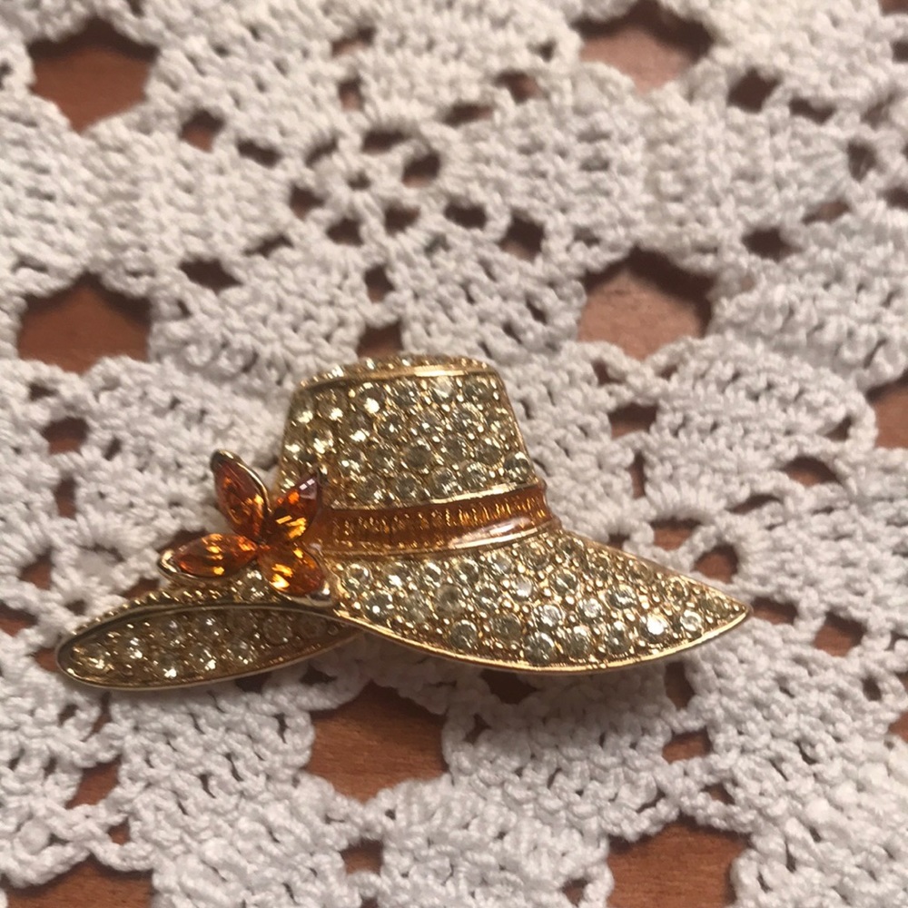 Monet brooch