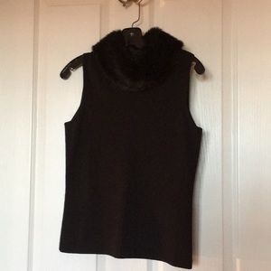 Faux fur collar mistook fabric top