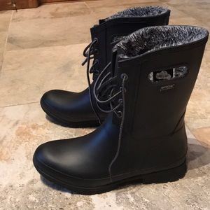Brand new!Bogs winter/rain boots!!! Extremely warm