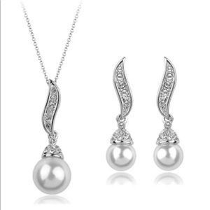 White pearl and clear crystal set