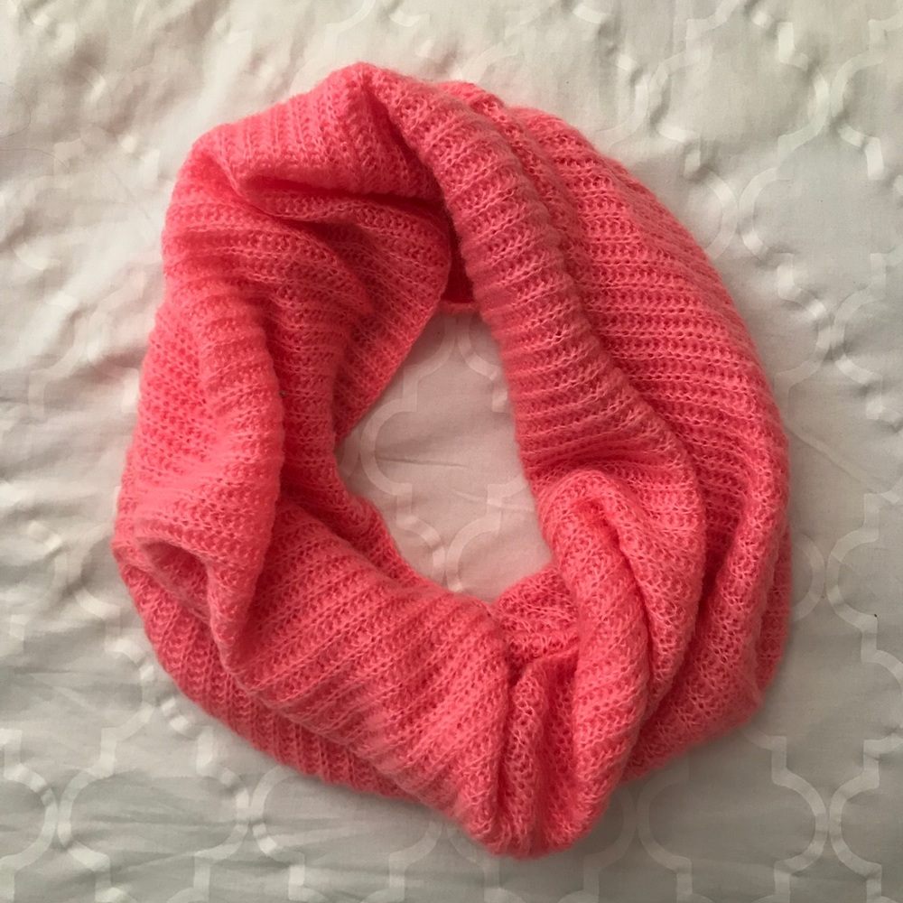 H&M - circle scarf