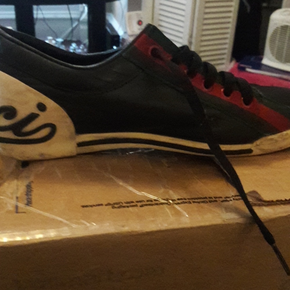 Must Go!! Authentic GUCCI Size 7