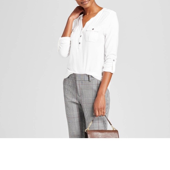 Tops - cute white top with silver gray buttons