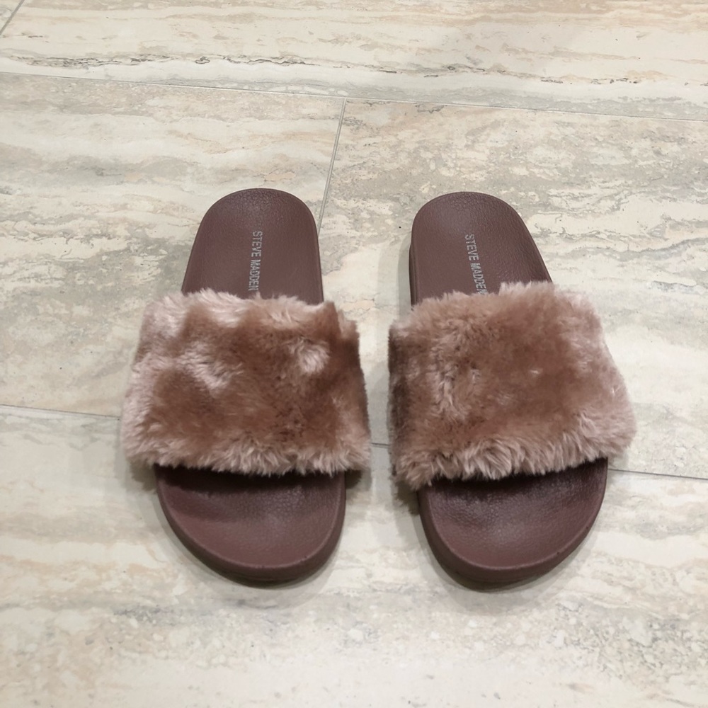 Steve Madden Mauve fur slides