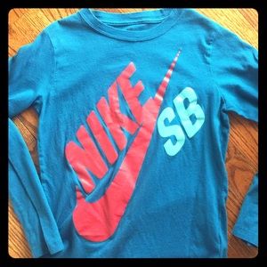 Long sleeve Nike tee shirt boys medium