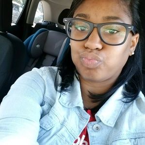 Meet your Posher, Brianna