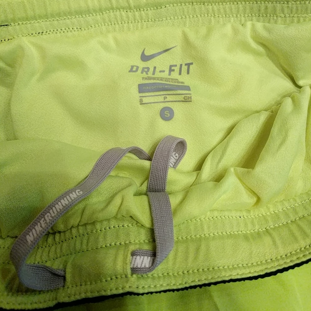 Running shorts - Picture 2 of 4