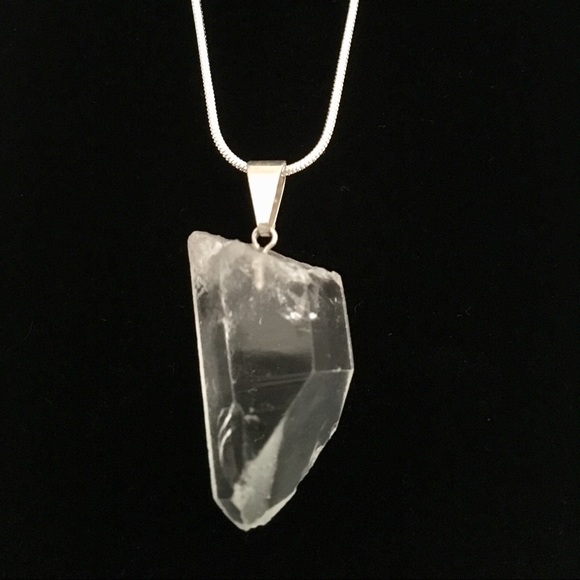 🔮 Quartz Crystal Pendant - Picture 2 of 6