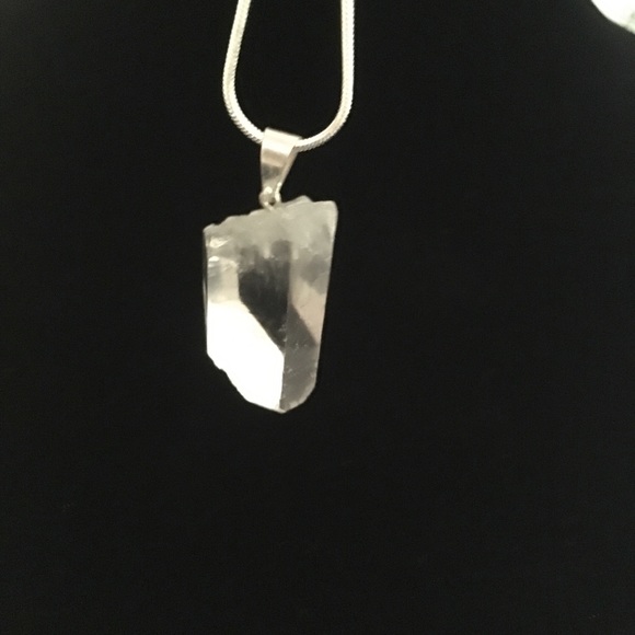 🔮 Quartz Crystal Pendant - Picture 3 of 6
