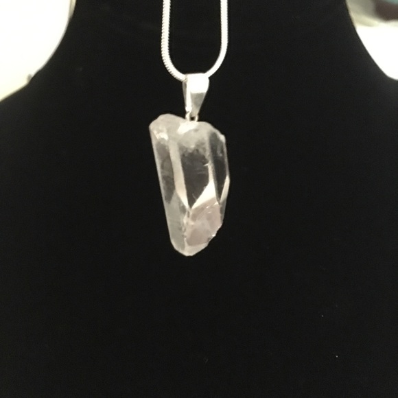 🔮 Quartz Crystal Pendant - Picture 4 of 6
