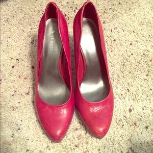 Red leather pumps 👠