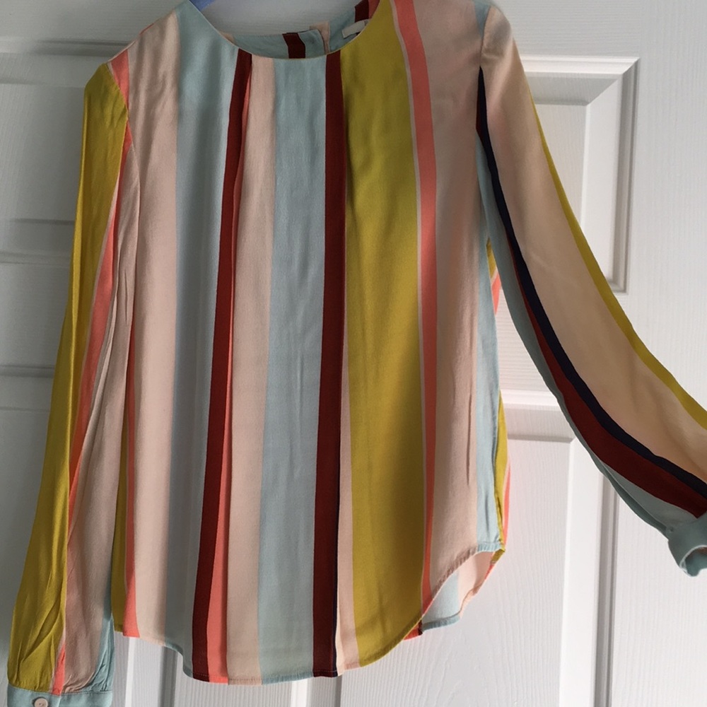 Precious striped button back Boden blouse!