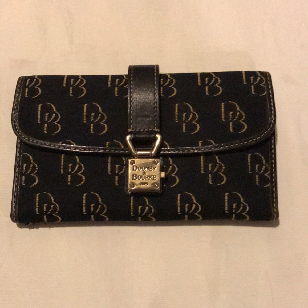Black Dooney&Burke Vintage Wallet