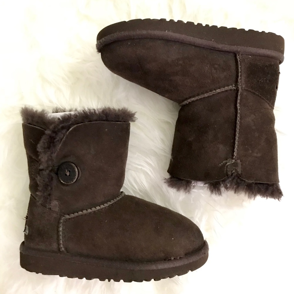 AUTHENTIC UGGS! Kid’s Bailey Button, size 11