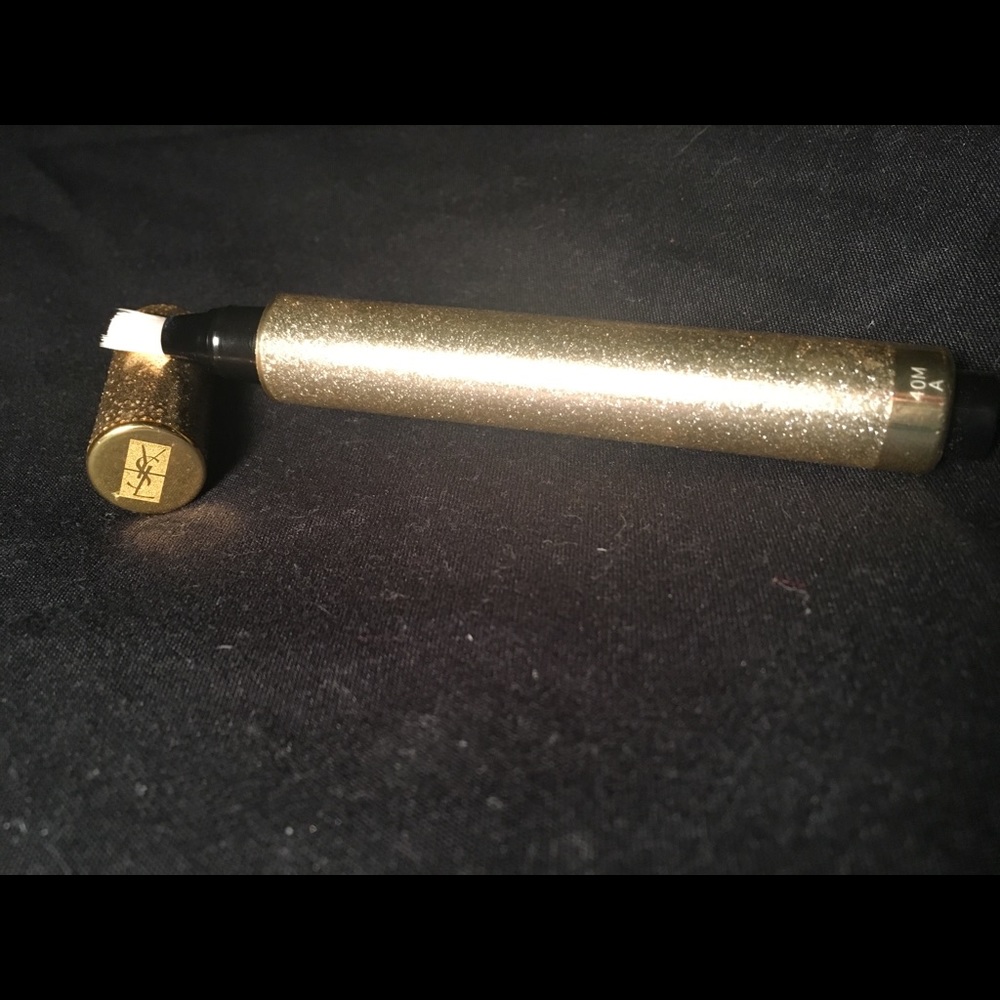 Yves Saint Laurent Touché Eclat Strobe Highlighter