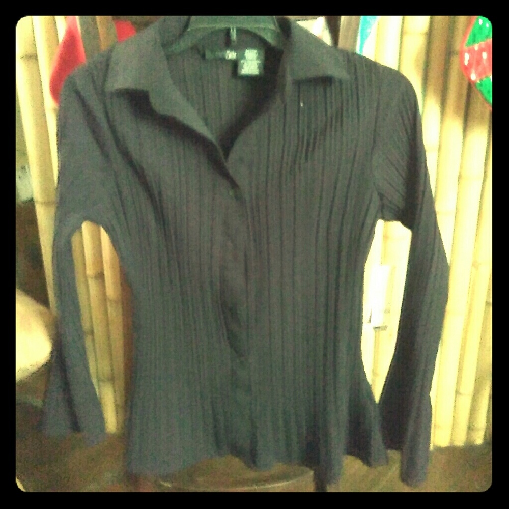 Long sleeve sleek so cute top