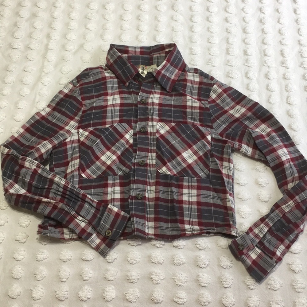 Juniors cropped long sleeve plaid flannel