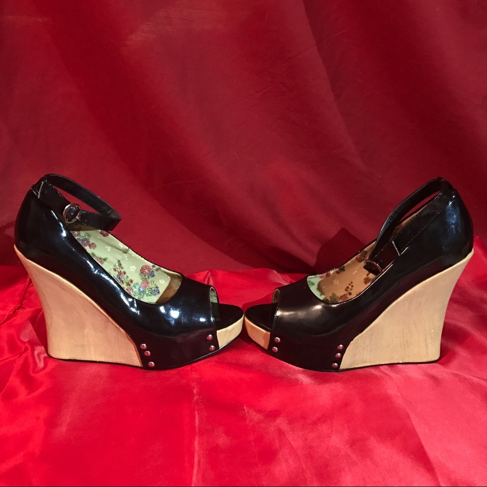 Penthouse Patent Open-Toe Wedge Heel Size 9