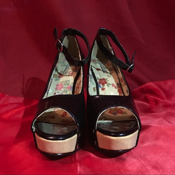 Penthouse Patent Open-Toe Wedge Heel Size 9 - Picture 4 of 8