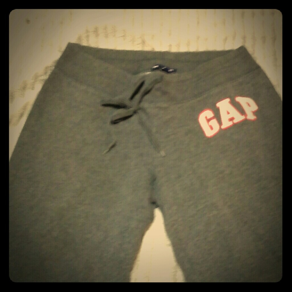 Gap kinda lke sweatpants but not😀