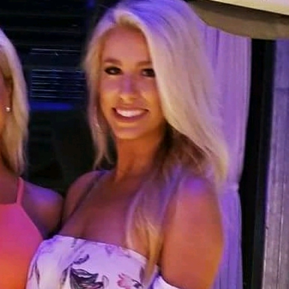 Meet your Posher, Elissa