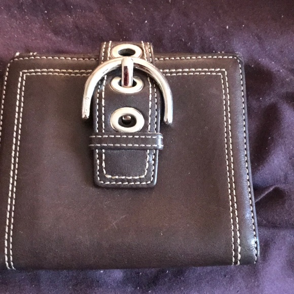 A beautiful dark brown  coach leather wallet - Picture 1 of 2