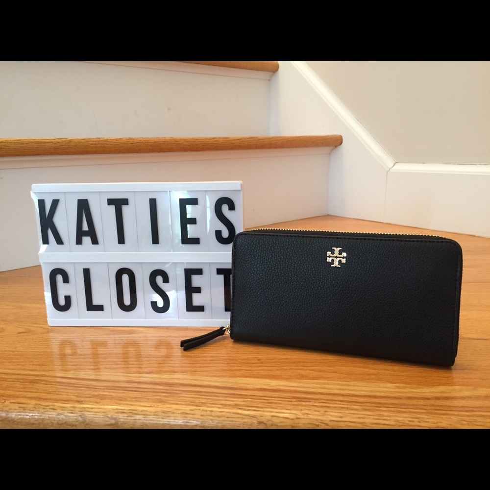 NWT TORY BURCH BLACK FULL ZIP WALLET!