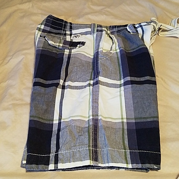 Shorts - Picture 4 of 8